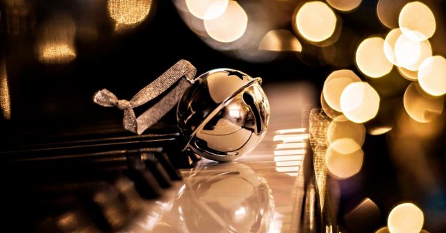 bell-christmas-piano